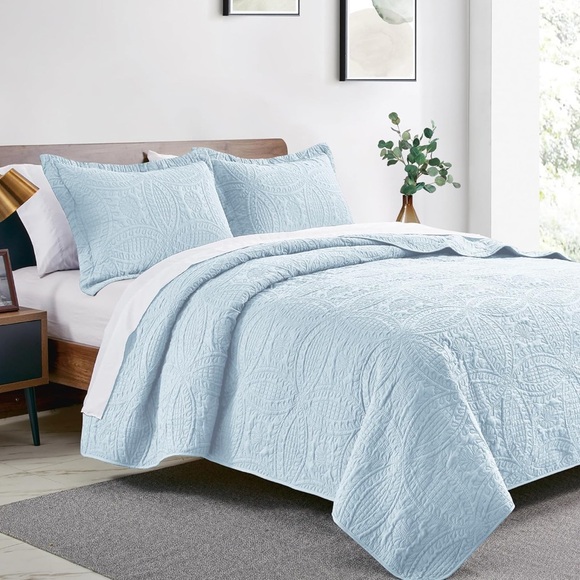 Love\'s Cabin King Size Quilt Set. Spa Blue. New!! For All Seasons. (106”x96”)